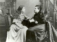 Helen Keller et Ann Sullivan en élégantes