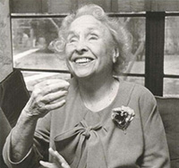 Helen Keller agée et souriante